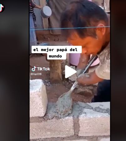 El día del albañil en México, una usuaria de redes compartió la labor de su padre, que él realiza sin manos. TIKTOK/@Llarii Gómez