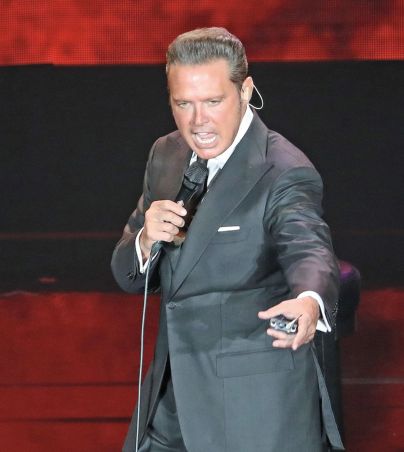 Le regalan boletos para Luis Miguel y su eufórica reacción se hizo viral (VIDEO)