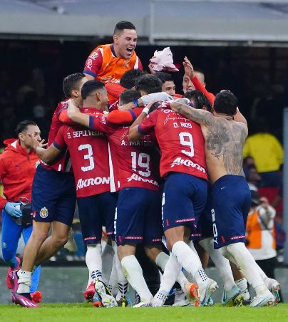 El equipo de las Chivas del Guadalajara recibió una bendición muy especial hace años. ESPECIAL