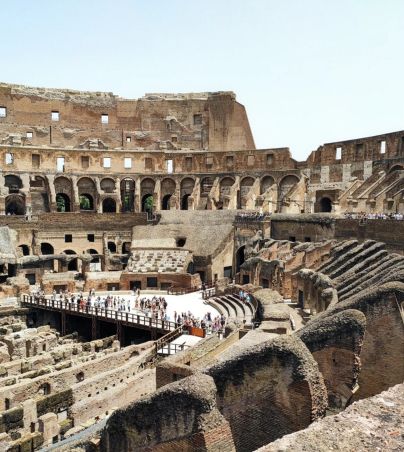 Viral: buscan encarcelar a turista que grabó su nombre en el Coliseo romano (VIDEO). FACEBOOK/AlejoTomás