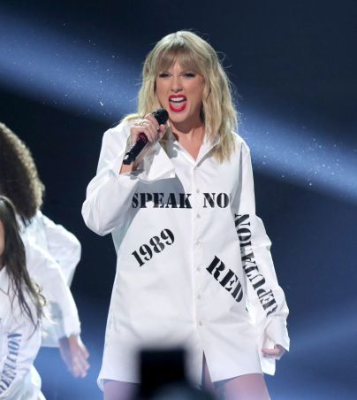 ¡Agradecidos con el de arriba! Taylor Swift anuncia nuevas fechas con Paramore para su gira "The Eras Tour" . AFP/ARCHIVO