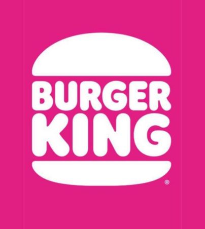 Este Burger King ofrece el combo Barbie, una deliciosa hamburguesa rosa con su batido especial (VIDEOS). FACEBOOK/Burger King Brasil