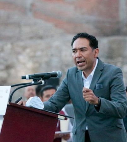 José Huerta Espinoza, Alcalde de Tepeaca olvida apagar el micrófono y hace el ridículo . Facebook/José Huerta Espinoza