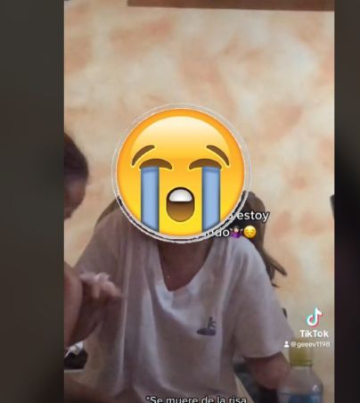 Sola y destrozada, el llanto de esta joven por no tener novio se hizo viral en TikTok (VIDEO). TIKTOK/@geeev1198