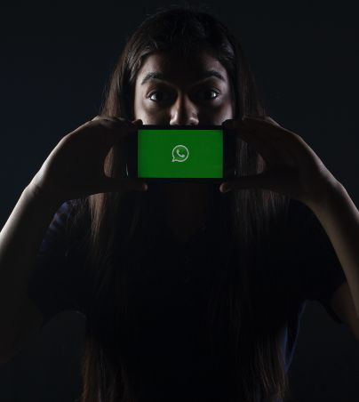 ¿Te mandaron un "9230" por WhatsApp?  esto significa el misterioso código. UNSPLASH/Rachit Tank