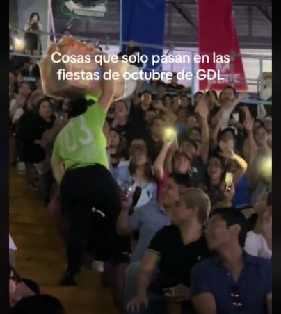 "La botanera" mujer se hace viral por sacar los pasos prohibidos en el concierto de Danna Paola en Las Fiestas de Octubre (VIDEO). TIKTOK/adrian.gtz96