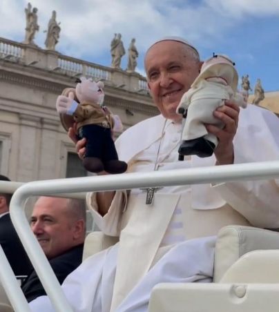 El Dr. Simi visita al Papa en el Vaticano, y se vuelve viral en redes (FOTOS). INSTAGRAM/drsimi_oficial