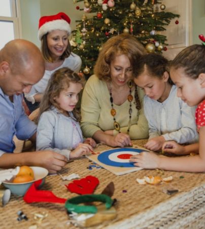 Descubre los mejores juegos navideños familiares para el día de mañana. Facebook/Scripps