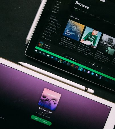 Conoce la nueva dinámica de Spotify para crear tu propia "cápsula del tiempo", que podrás consultar en 2025. UNSPLASH/Heidi Fin