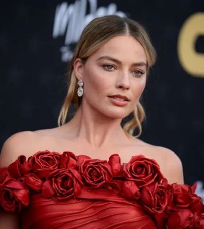 "Probablemente todo el mundo esté harto de verme" Margot Robbie se retira de la actuación luego de su éxito con "Barbie". EFE / A. Dinner