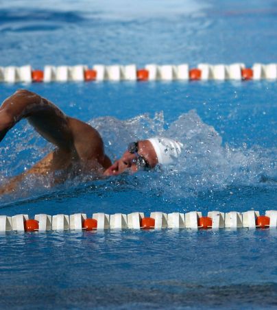 Buscas bajar de peso ¡Estos son los deportes que más nos ayudan a hacerlo!. Facebook/Natación