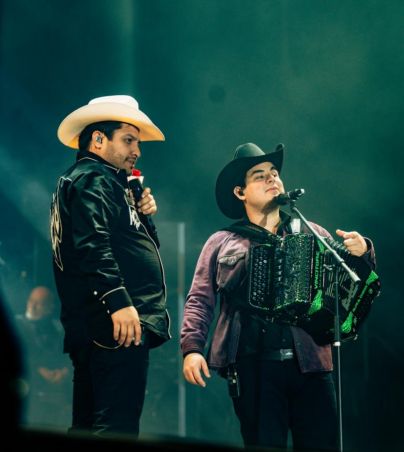 Tremenda cantidad van a pagar Julión Álvarez y Alfredo Olivas después de cantar corrido en Chihuahua. Facebook/Alfredo Olivas Oficial