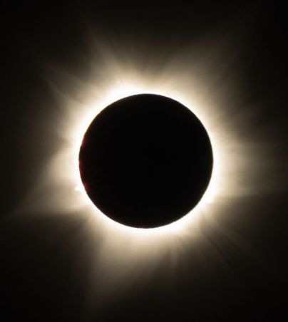 No te puedes perder el eclipse ¡Aquí te decimos la hora y cómo podrás verlo!. Facebook/Eclipse solar